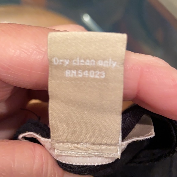 🌷 Banana Republic black sleeveless top - Picture 8 of 10